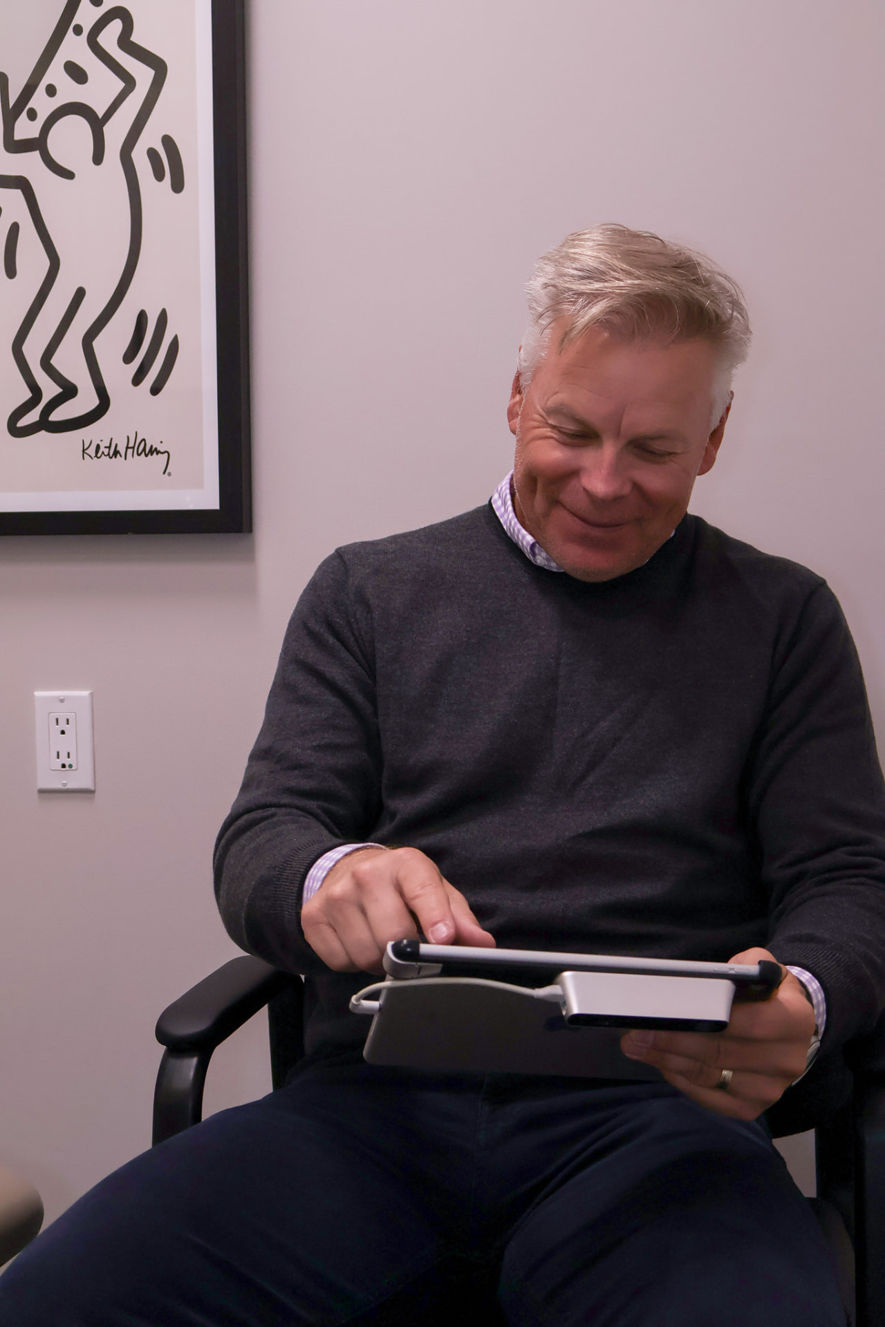 Steve reviewing a limb scan on a tablet with the handheld 3D scanner